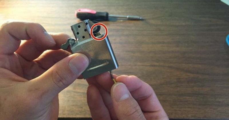 Cách thay đá lửa zippo chính hãng tại nhà